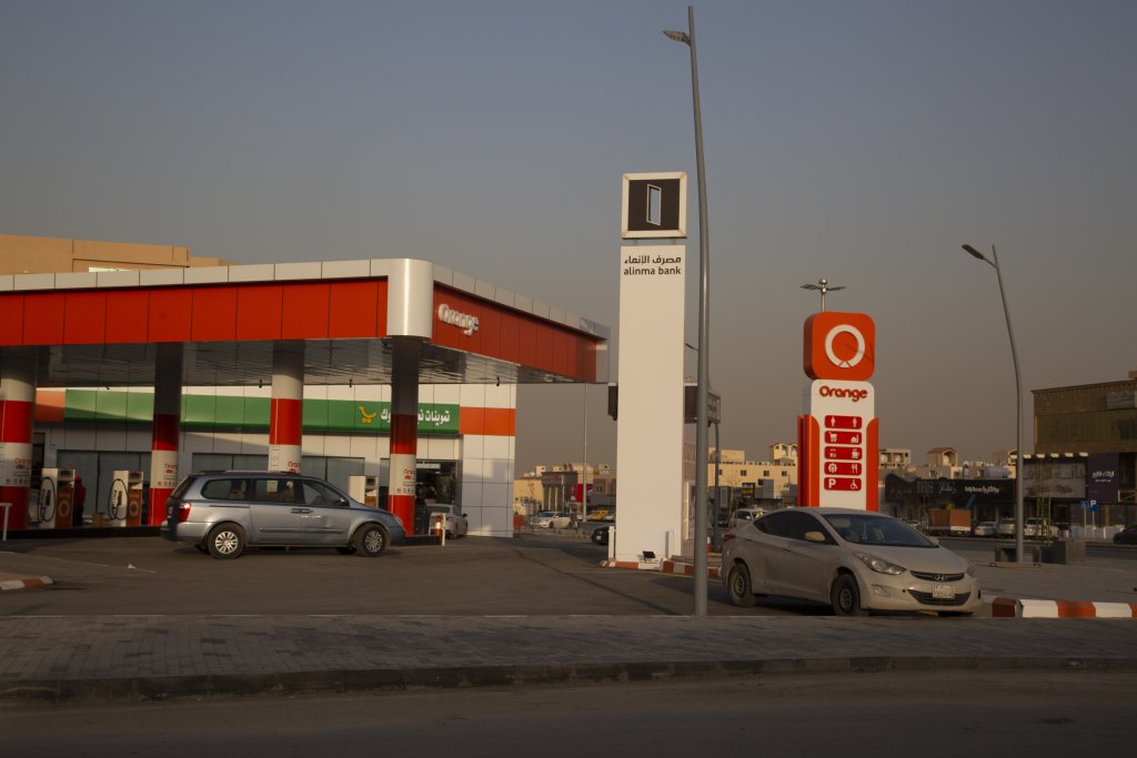 مشروع إنشاء وتطوير محطات الوقود في الرياض — لمسة إنجاز للمقاولات